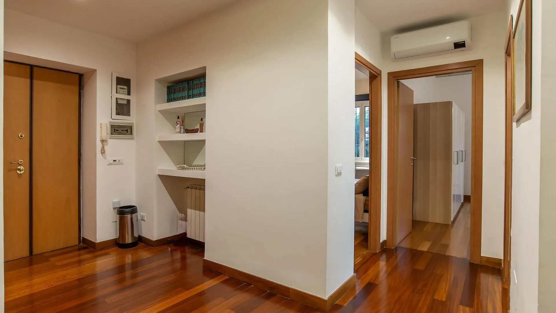 Viale Tirreno - Appartamento Con Patio Rome Apartment