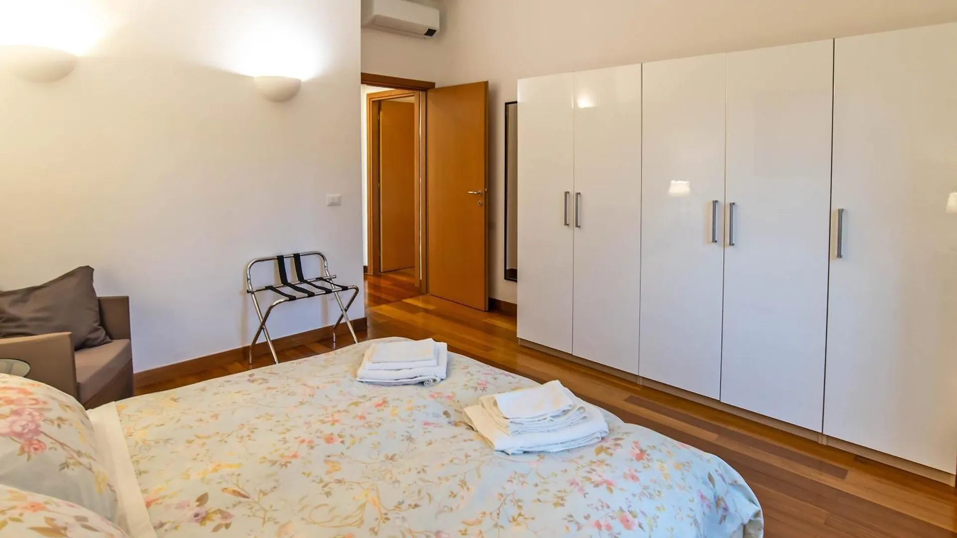 Viale Tirreno - Appartamento Con Patio Rome Apartment